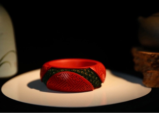 老北京雕漆剔三彩手镯、万字纹雕工,纯手工精雕细琢的一件作品