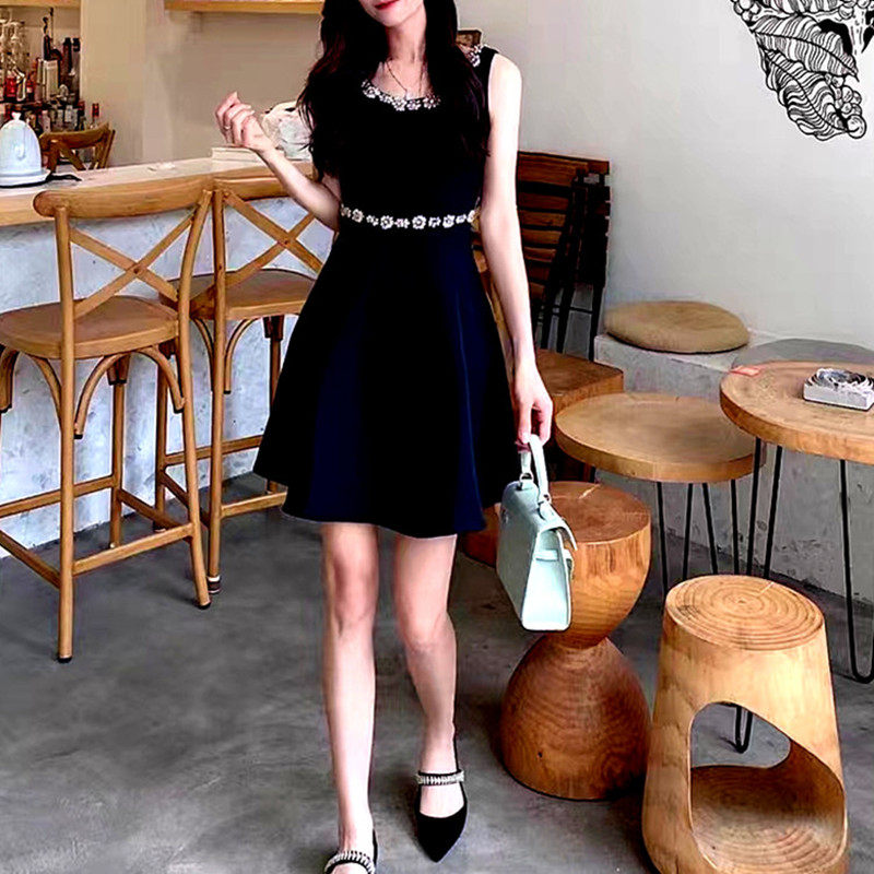 气质无袖连衣裙女夏2025新款法式名媛高级感轻奢重工镶钻收腰裙子