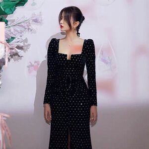 欧洲站夏夏设计感减龄炸街品质轻奢名媛气质配大衣内搭丝绒连衣裙
