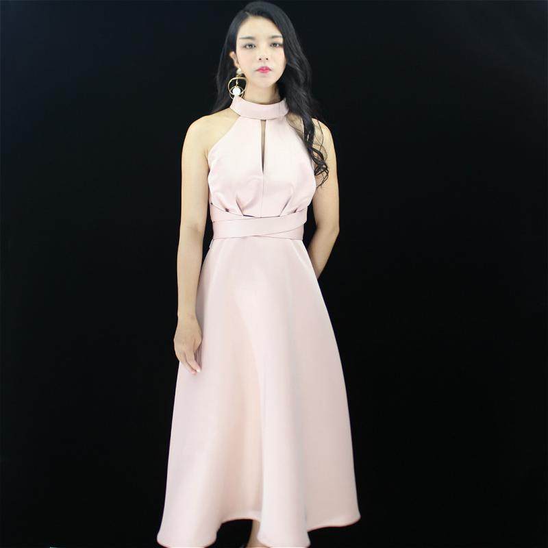 2025新款女装粉色挂脖式连衣裙绑带收腰礼服裙镂空长裙伴娘服礼服