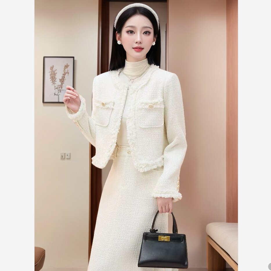 白色毛边短外套半身裙套装高级感