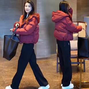 洋气红色羽绒服女2025冬季新款时尚连帽百搭显瘦白鸭绒短外套上衣