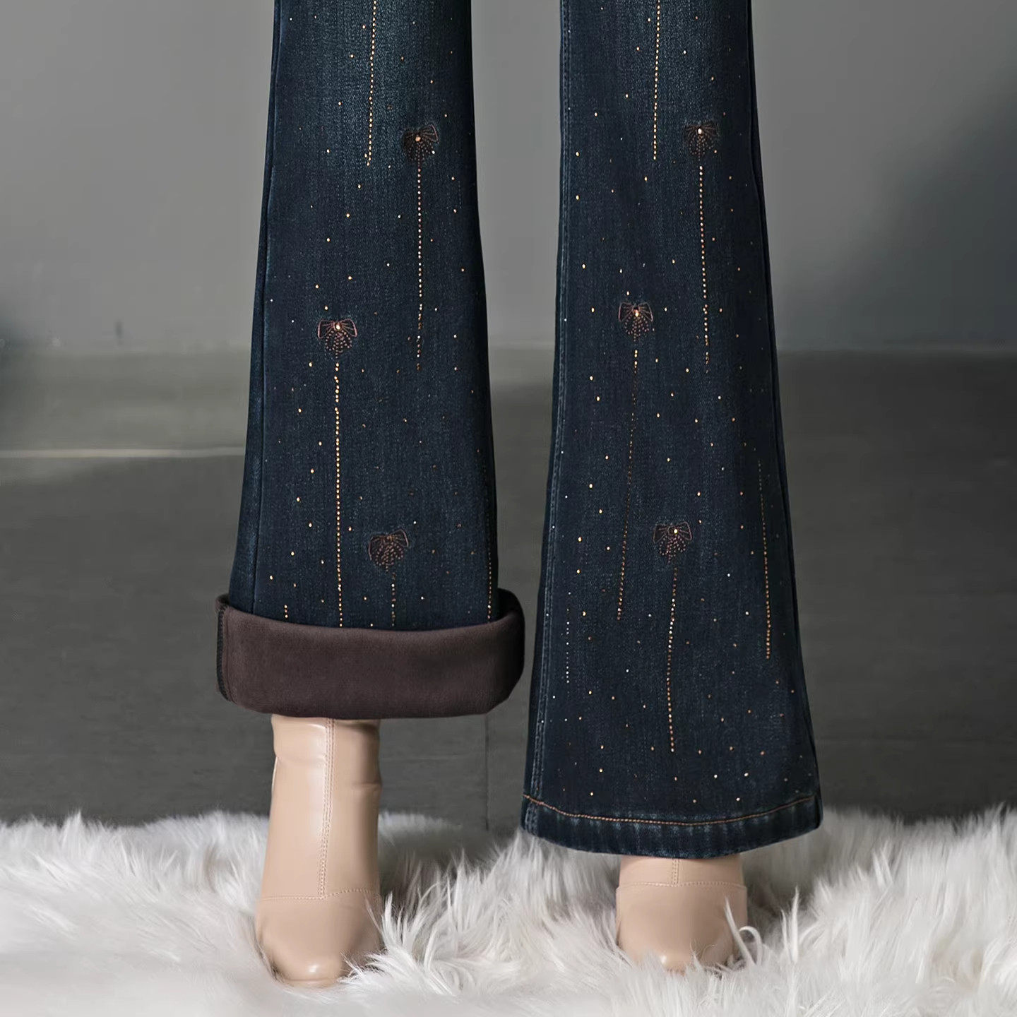 中年妈妈气质烫钻微喇牛仔裤女2025新款加绒加厚冬季直筒喇叭裤子,女装/女士精品,大码裤装,淘宝优惠券,粉丝福利购,淘宝优惠卷