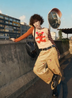 现货 【明星同款】奔跑小熊鸳鸯袖长袖上衣女涂鸦印花修身打底衫