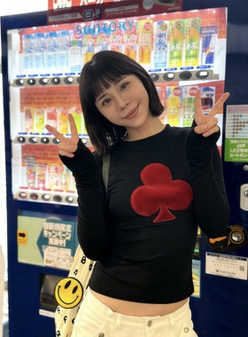 扑克梅花黑色绒感修身长袖T恤女打底衫2026早春新款气质显瘦上衣