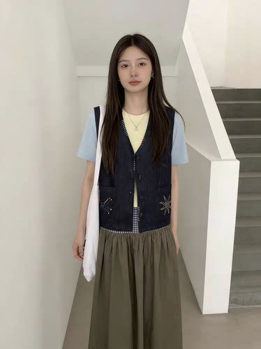 现货 2026春季新款复古文艺刺绣织带拼接设计感做旧马甲