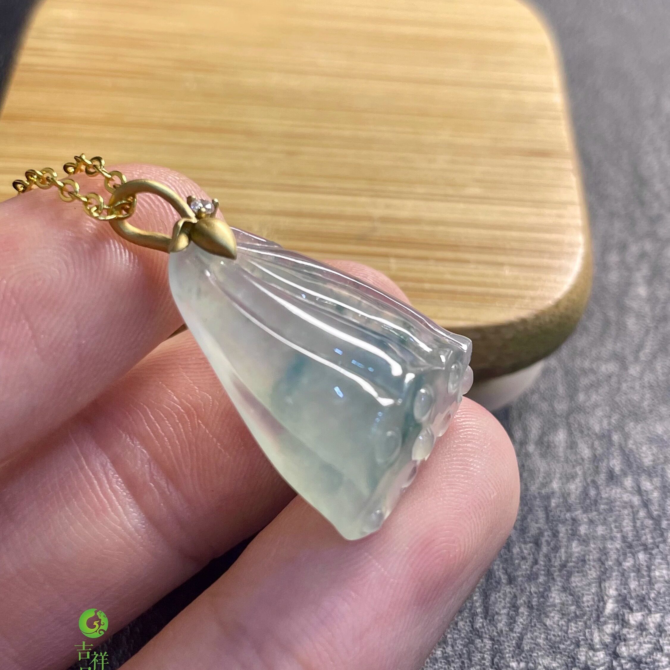 精品A货玉石天然翡翠莲蓬吊坠