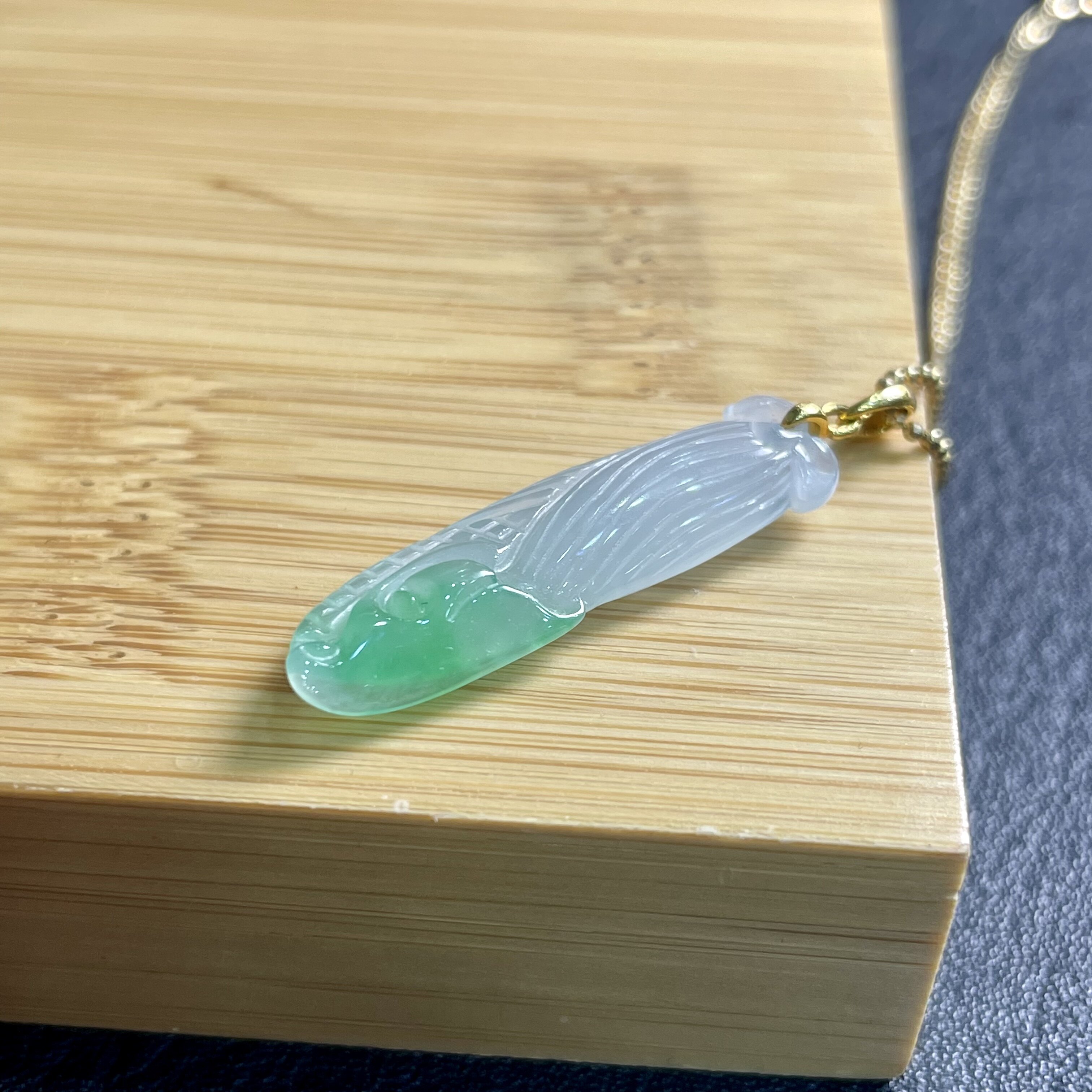 缅甸天然翡翠A货冰种飘阳绿翡翠