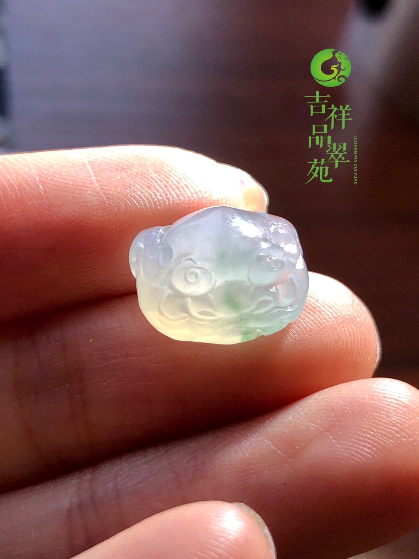 飘花瑞兽冰种手工雕刻带证书玉石