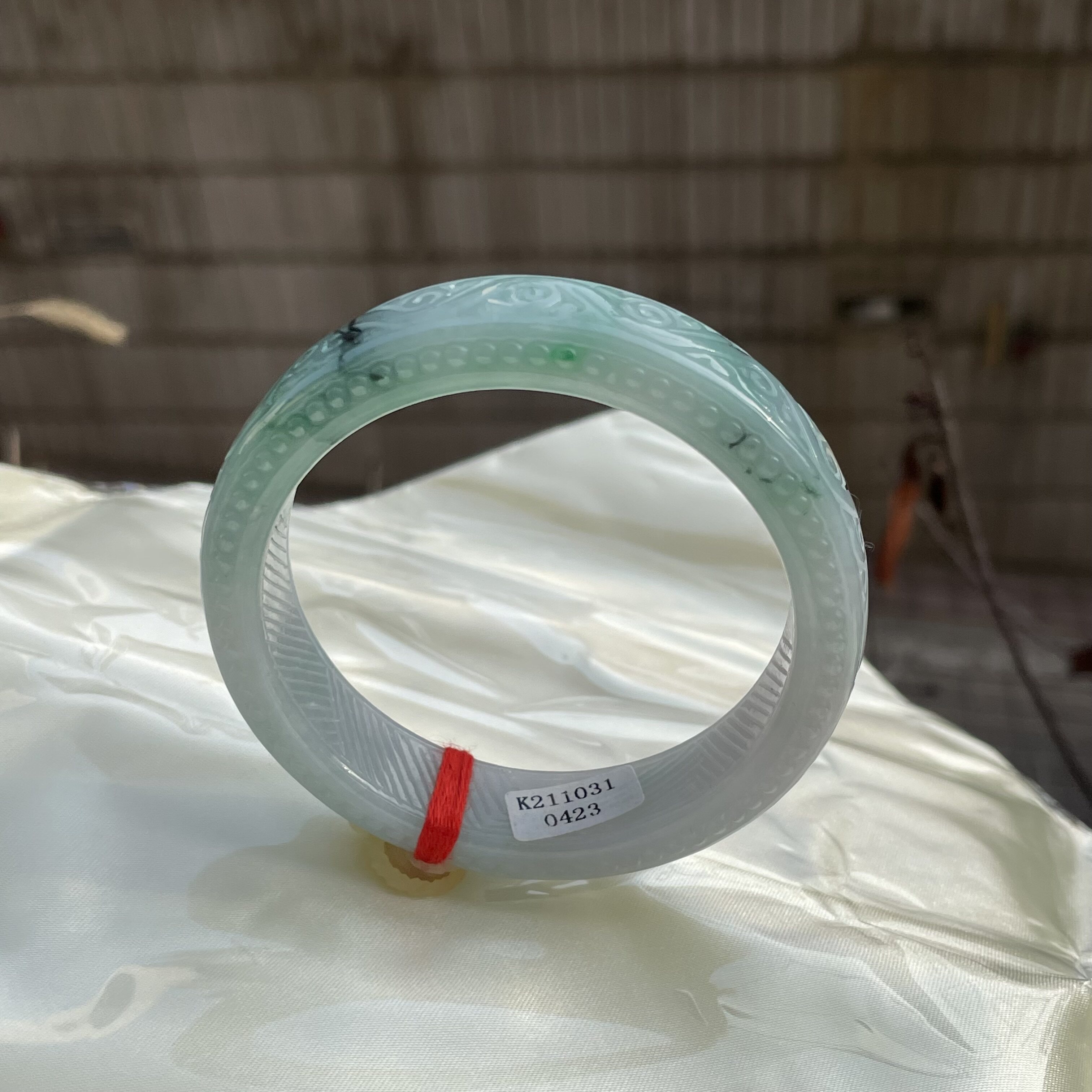 缅甸天然翡翠A货细糯种水润飘花正圈57.8圈雕花长辈特色宽版手镯