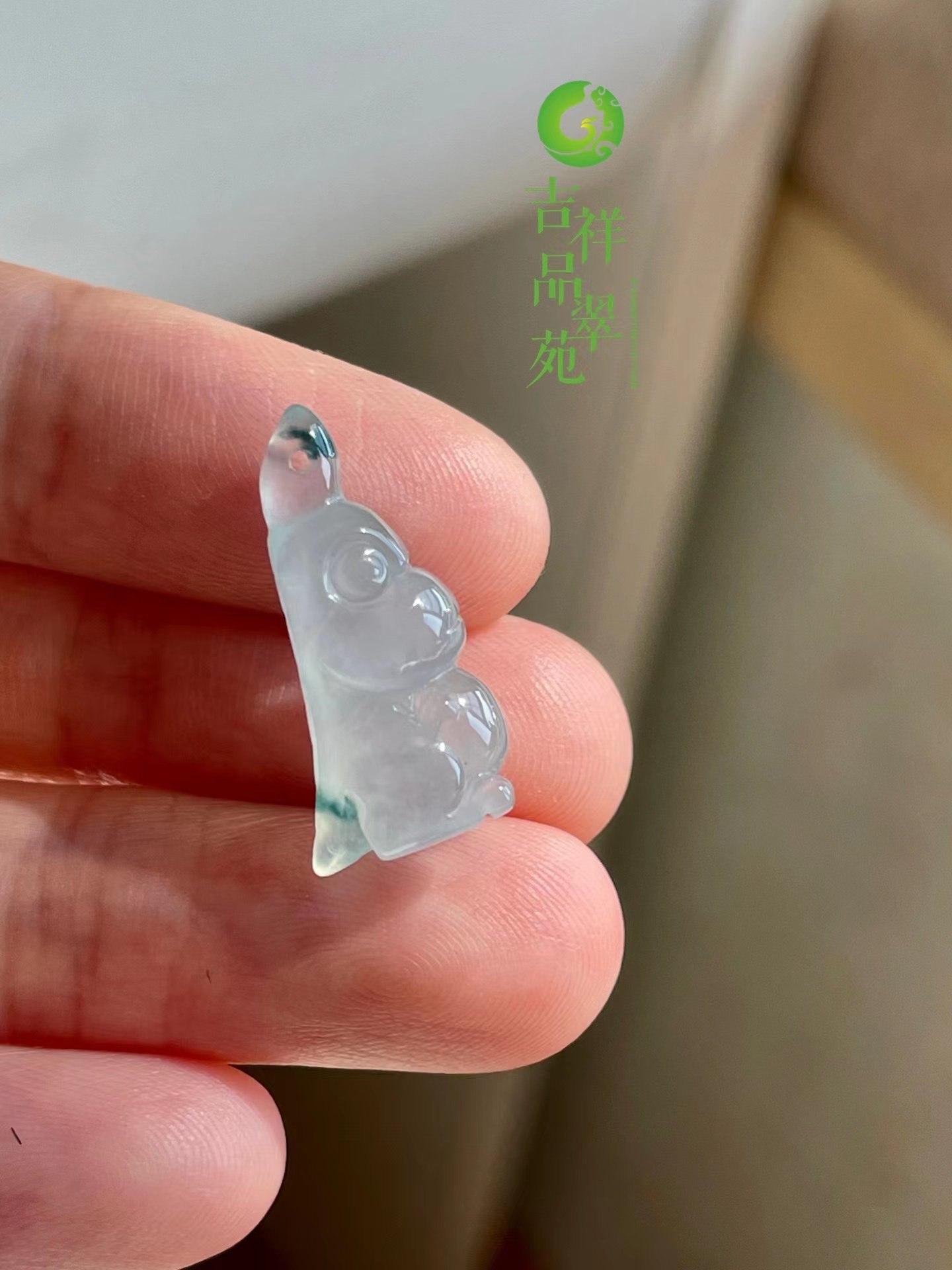 冰种起胶起光飘花小怪兽挂件