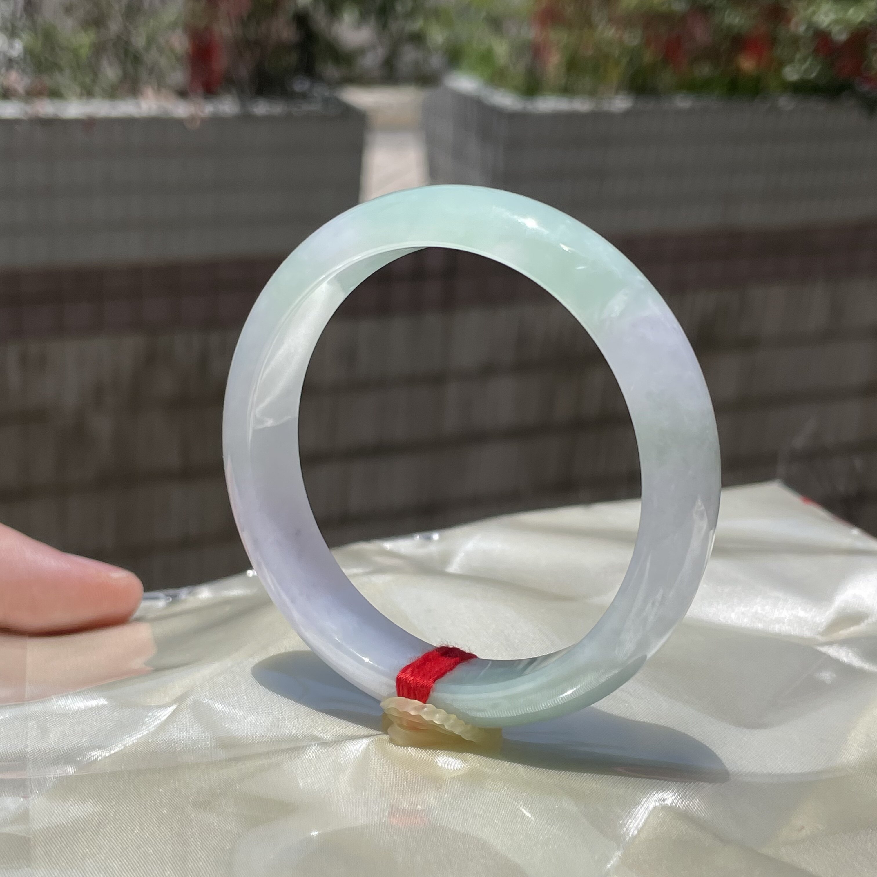 缅甸天然翡翠A货细糯种带绿淡春彩翡翠正圈57.5手镯玉手镯无纹裂