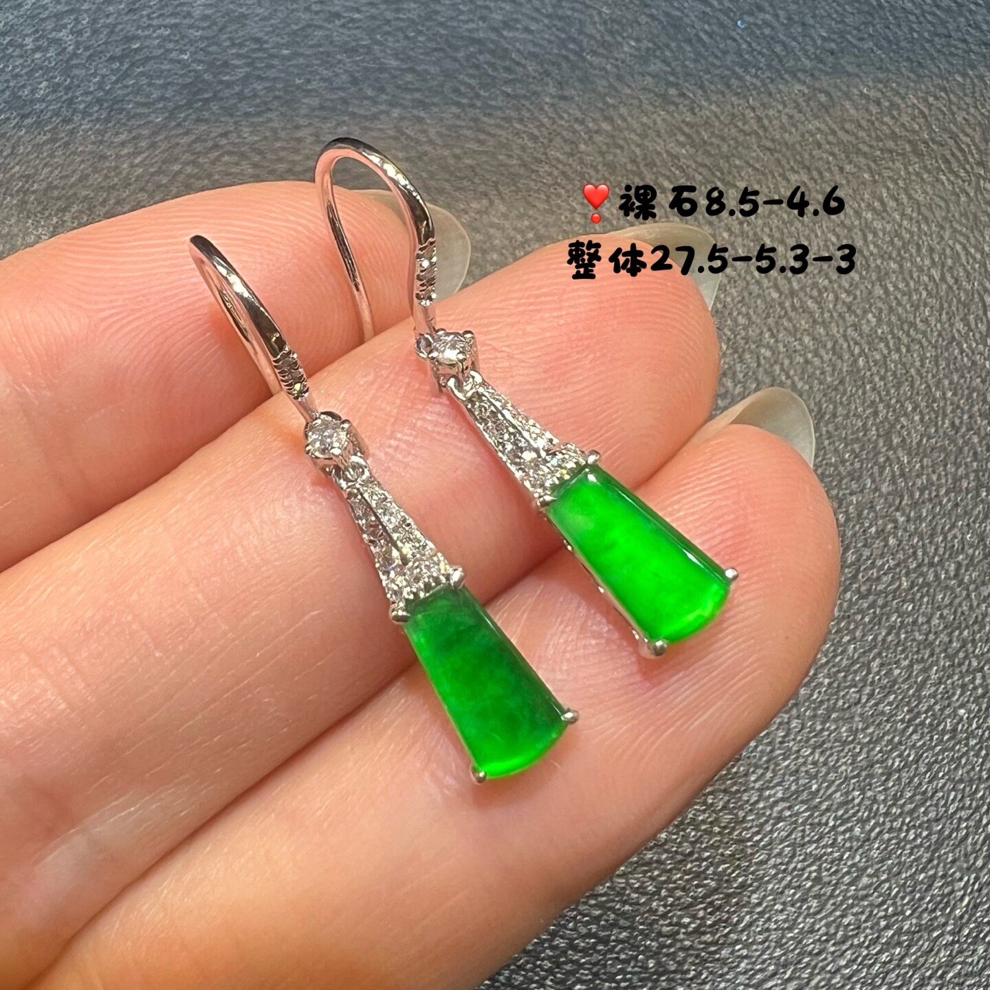 18k金钻石镶嵌高冰种起荧光阳绿翡翠无事牌耳坠耳勾天然缅甸A货