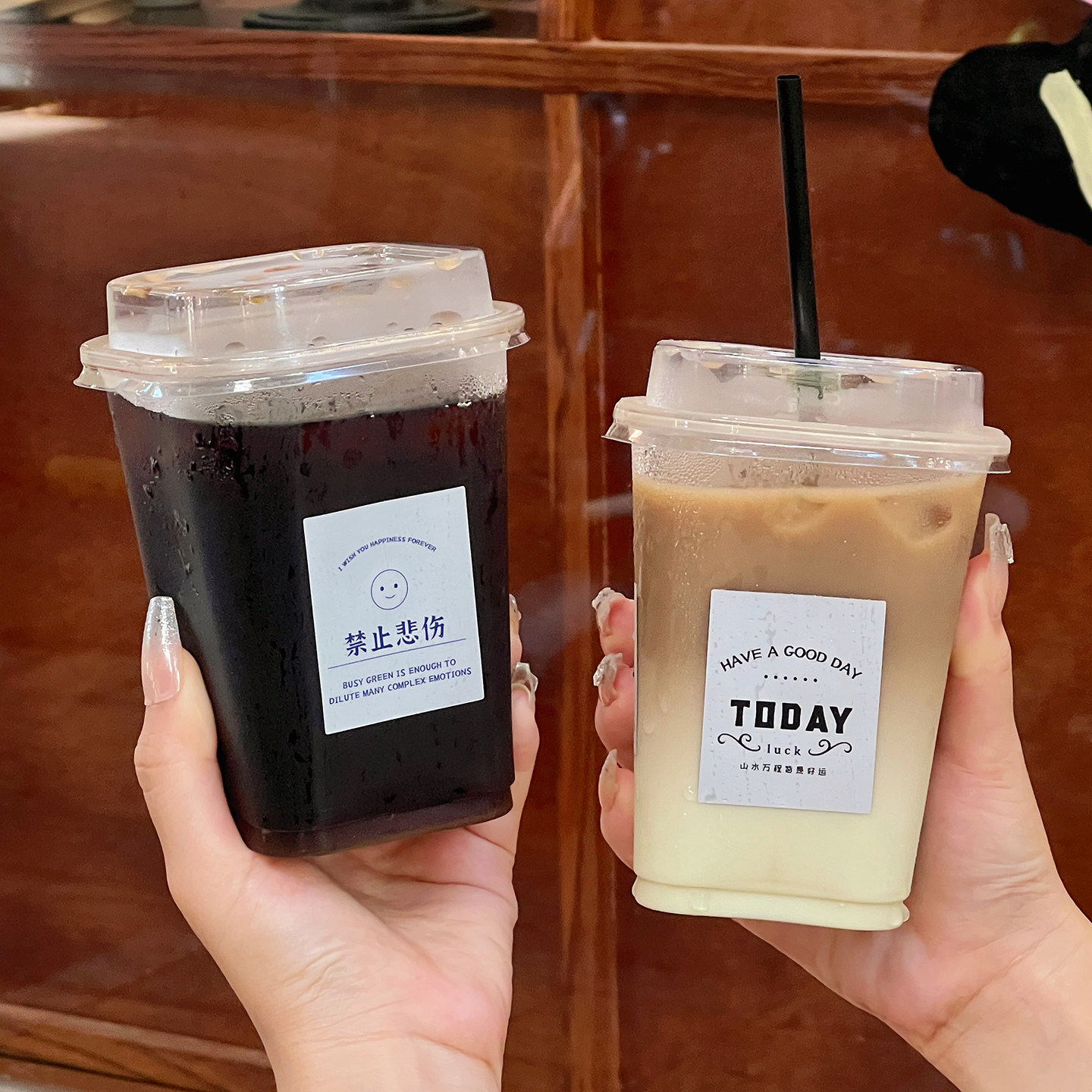 一次性咖啡杯子奶茶店专用商带盖食品级冷饮料的外出携带塑料果汁