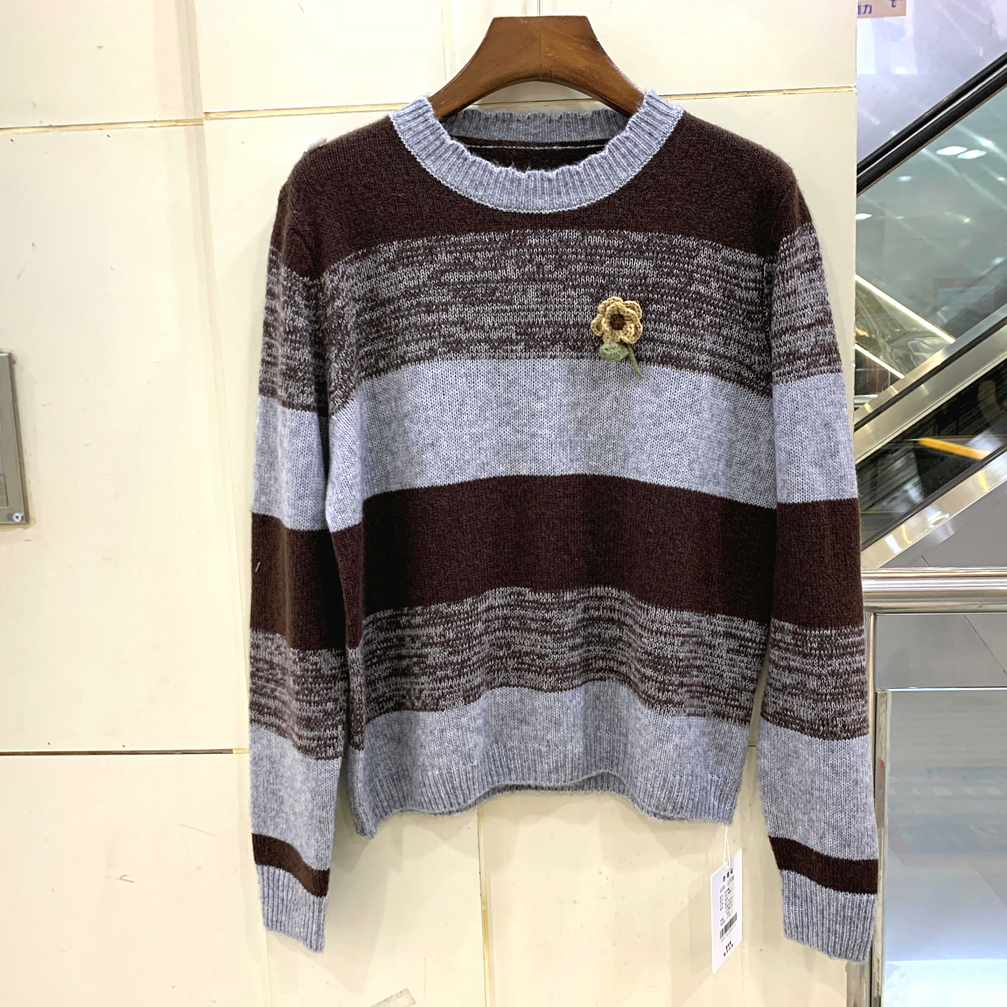 134-9888欧洲站秋2025撞色圆领立体花朵宽条纹休闲针织羊绒羊毛衫