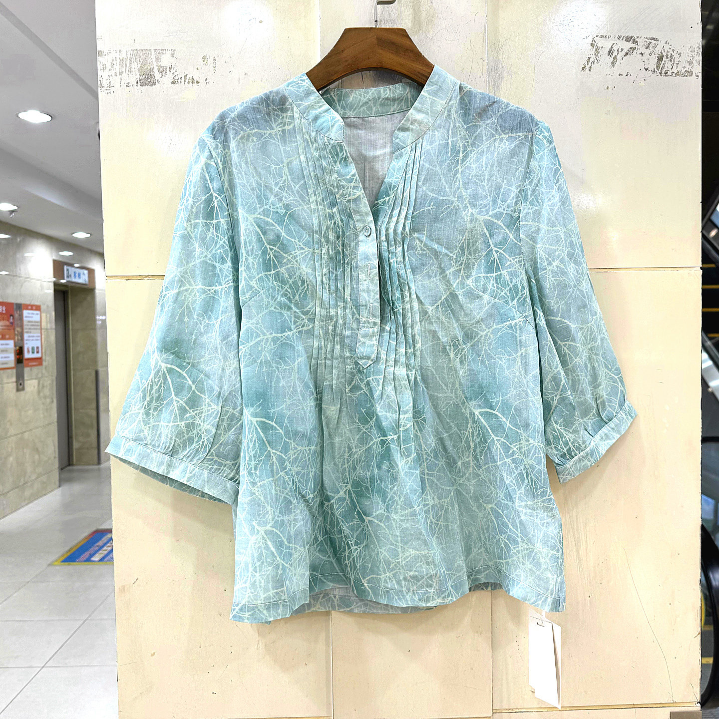 6279 门禁压褶V领扎染水墨花色七分袖舒适轻奢苎麻衬衫上衣春夏女