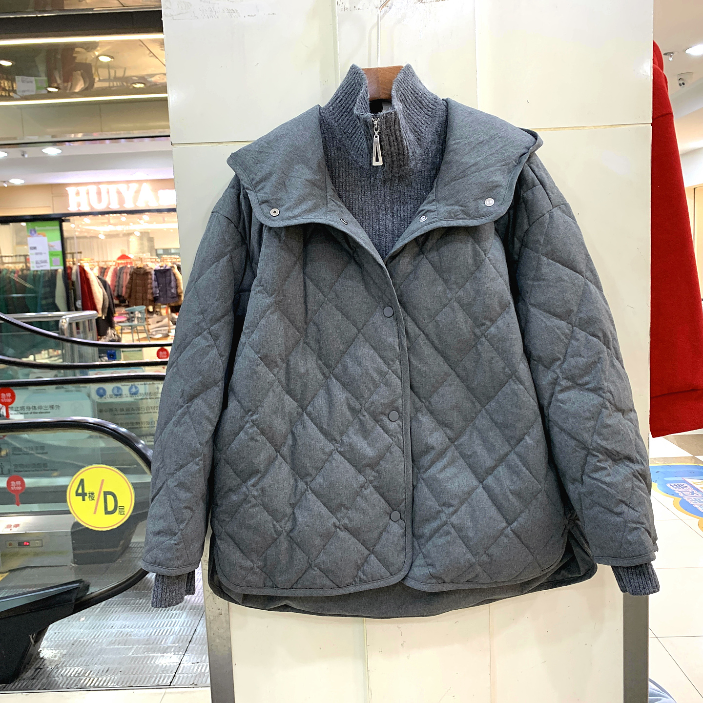 连帽菱形格假两件轻奢鹅绒羽绒服