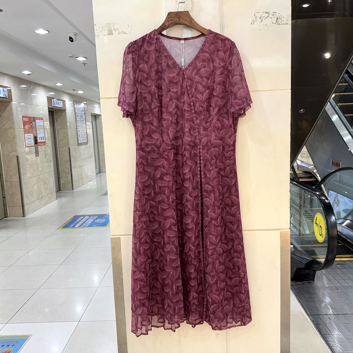 蓝泰2666 蕾丝花边门禁V领拼百褶假两件树叶花台湾纱中长连衣裙夏