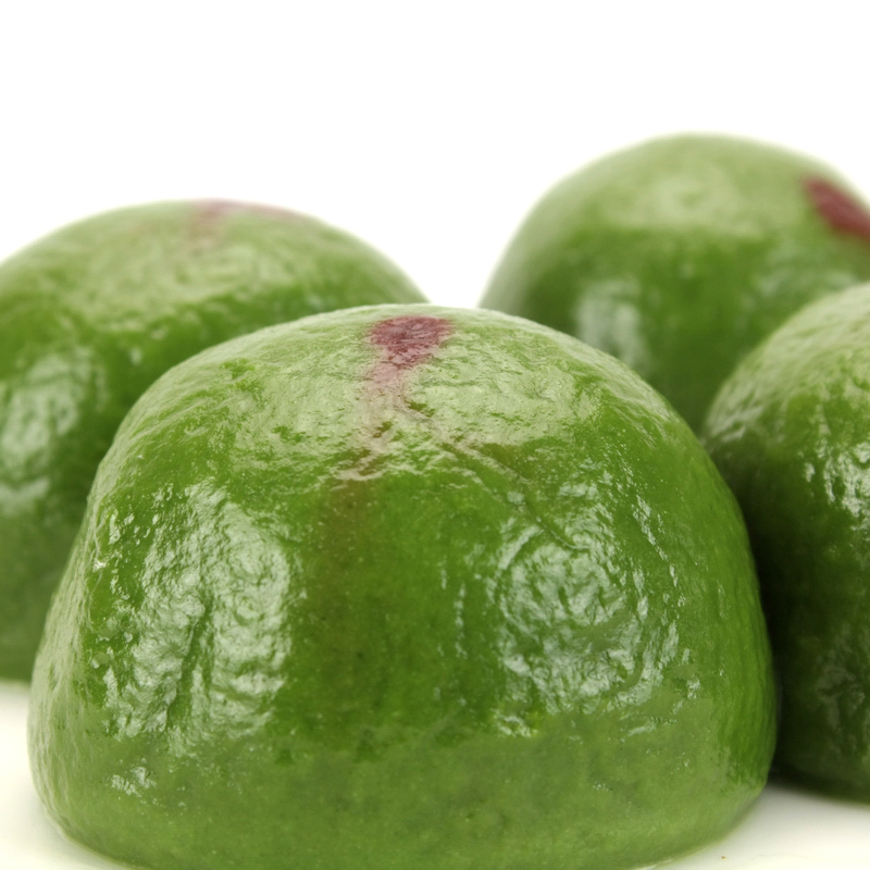 现做艾草青团香甜红豆沙传统糕点