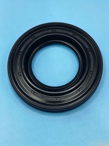 适用上汽大通V90后半轴油封 变速箱传动轴油封 原厂后驱动轴油封