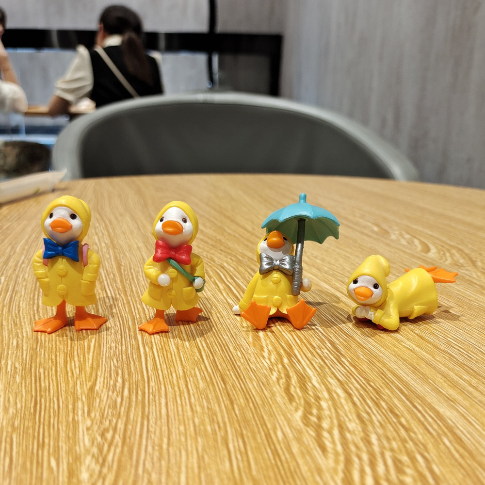 可爱鸭子人偶桌面摆件屏幕装饰