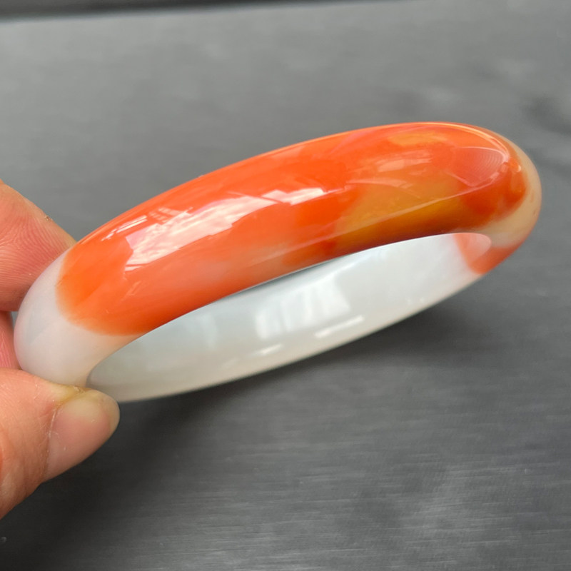 云南纯天然黄龙玉手镯老料玉石颜色鲜艳女士自带送礼都不错配证书