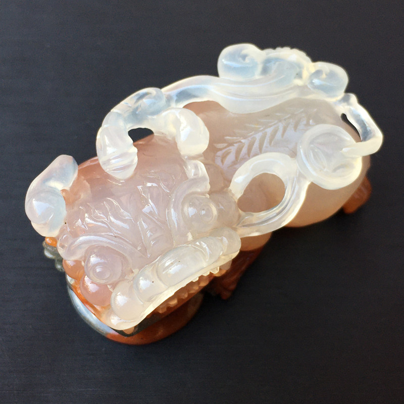 云南纯天然黄龙玉金沙料霸王貔貅三彩巧色脚踩金沙招财进宝