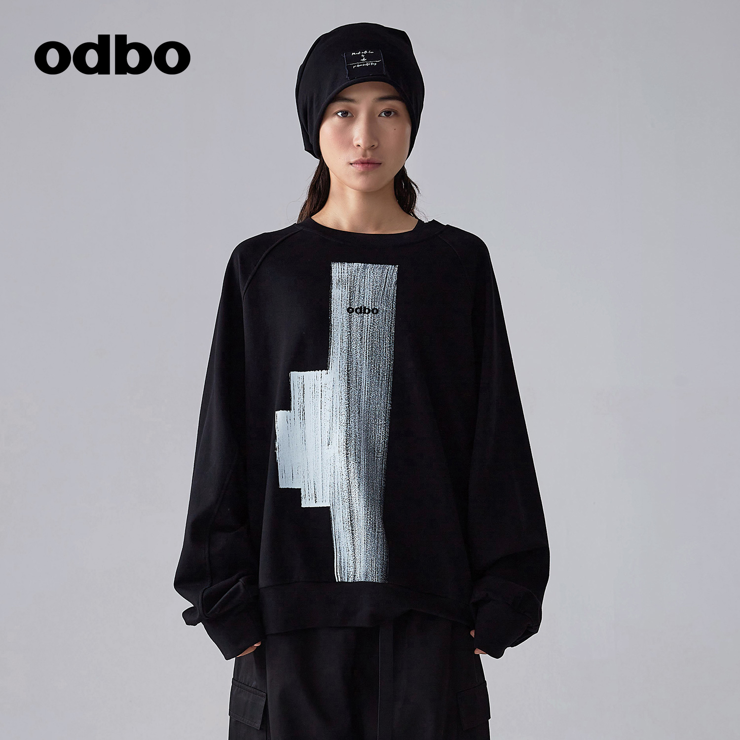 odbo/欧迪比欧原创设计休闲黑色印花卫衣女秋装新款宽松上衣