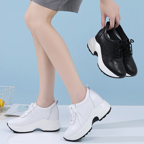 厚底软面小白鞋女轻便防滑休闲旅游波鞋秋款小个子内增高女鞋白色