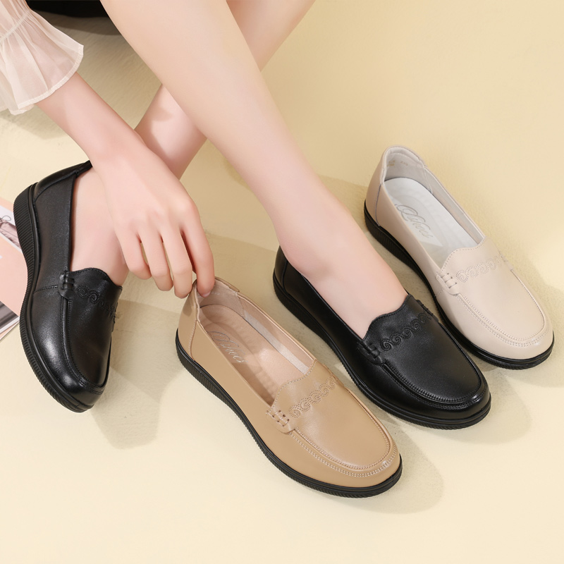 大小码妈妈鞋平底软牛皮套脚宽松