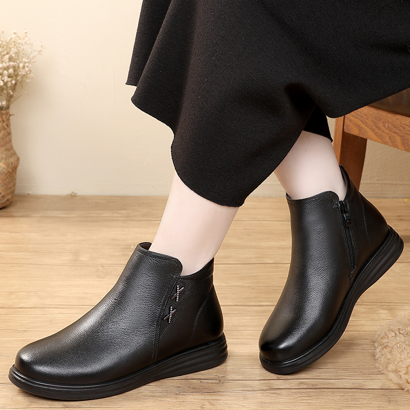 大码妈妈棉鞋真皮软平底短靴保暖