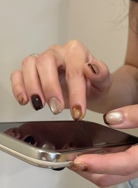手工穿戴甲焦糖棕色琥珀晕染美甲