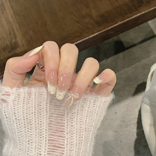 奶油小碎花蕾丝法式美甲手绘蝴蝶