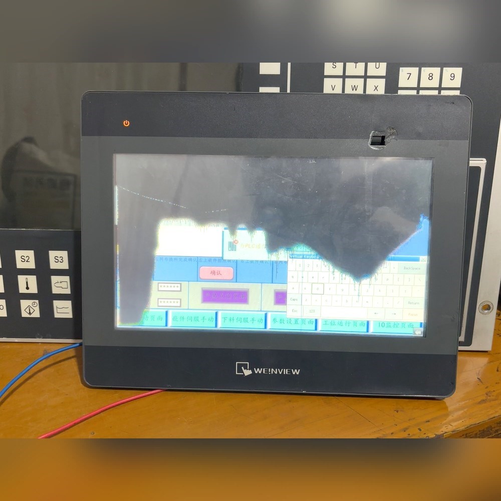 威伦触摸屏MT6103iP+1WV通电如图屏坏配件机价出 议价
