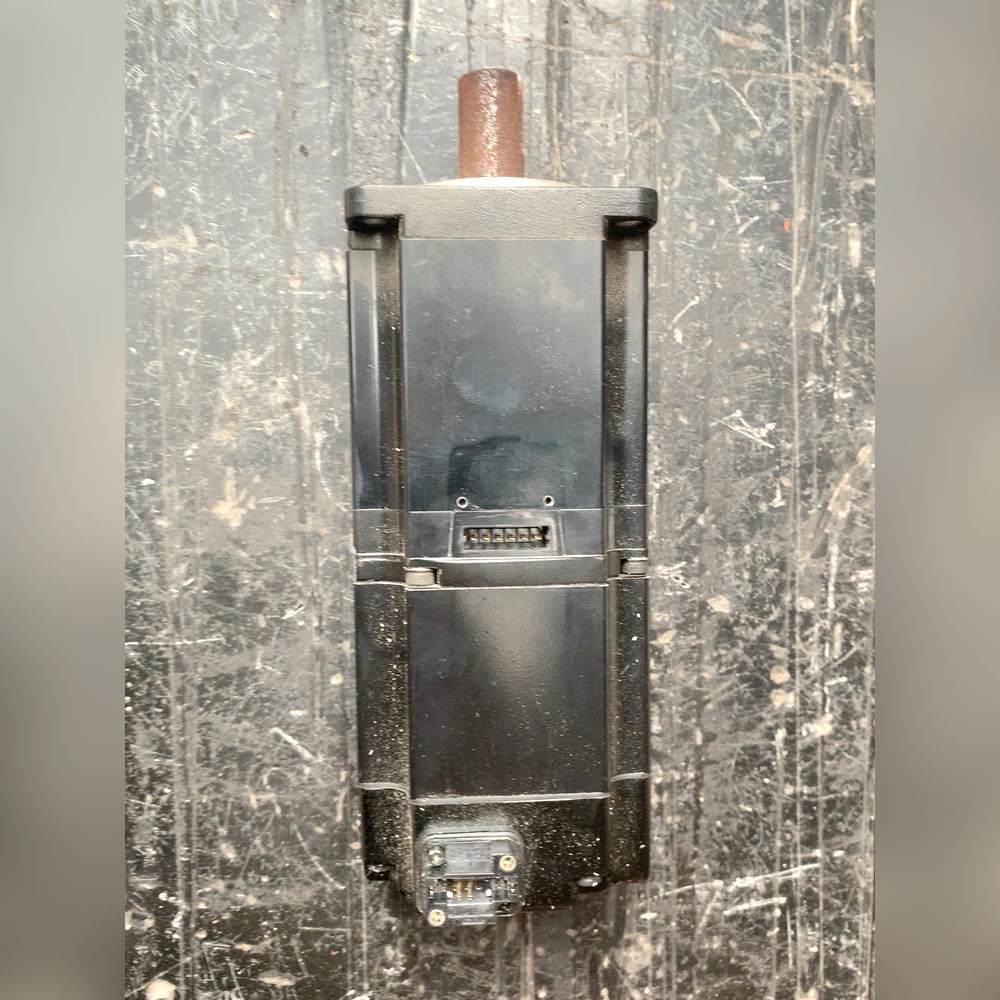 安川电机SGMJV-04A3A6C成色好沒怎么用 议价