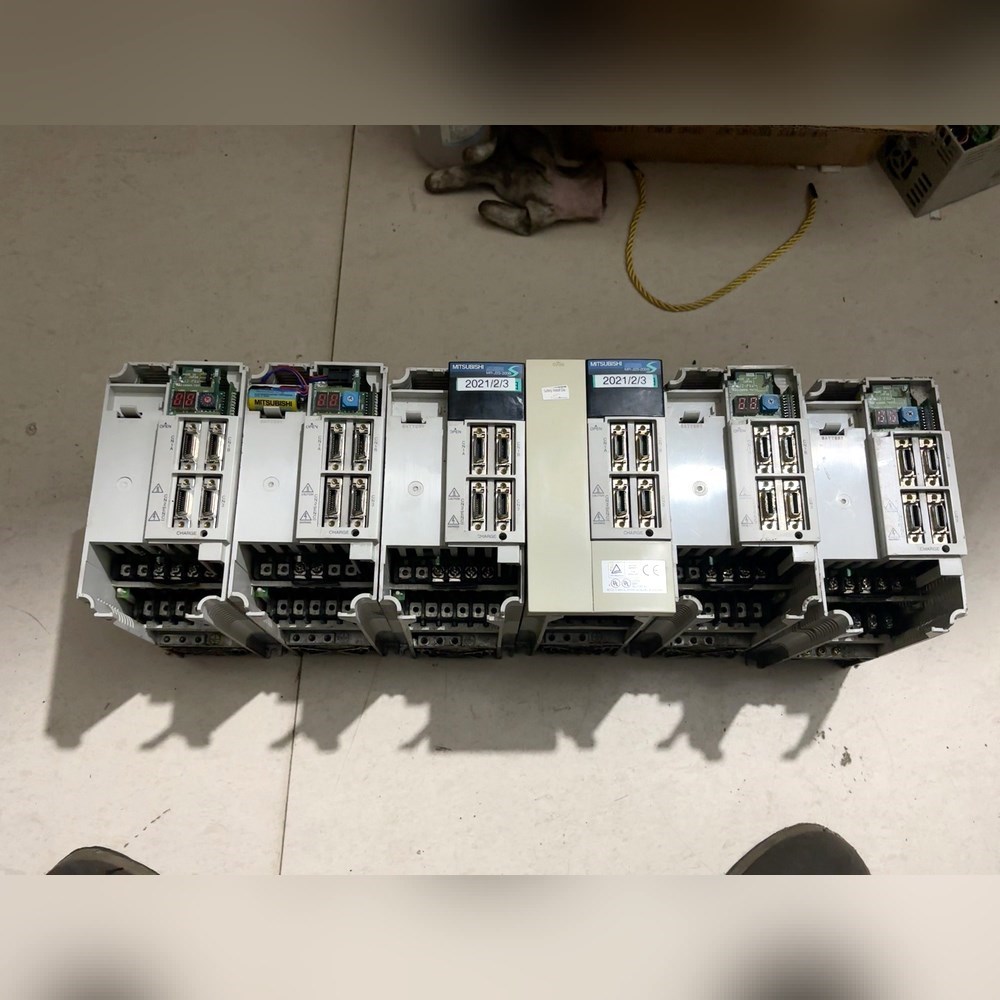 三菱驱动器MR-J2S-200B现货六台标价为功能不 议价
