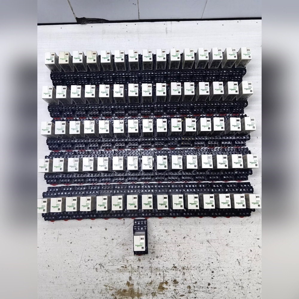 施耐德14脚220伏中间继电器RXM4LB2P7中间继电器 议价