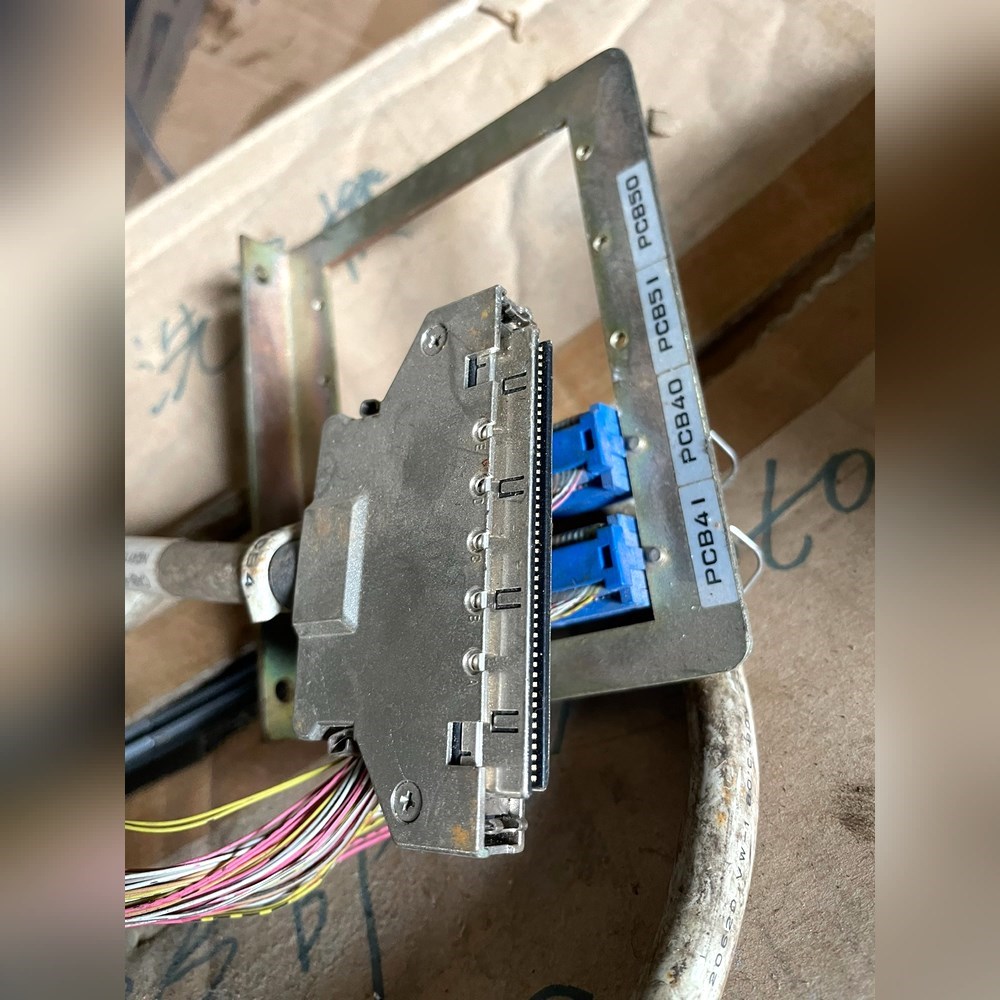 日本进口DDK57F-50 母接头2个.100芯线一条线长一 议价