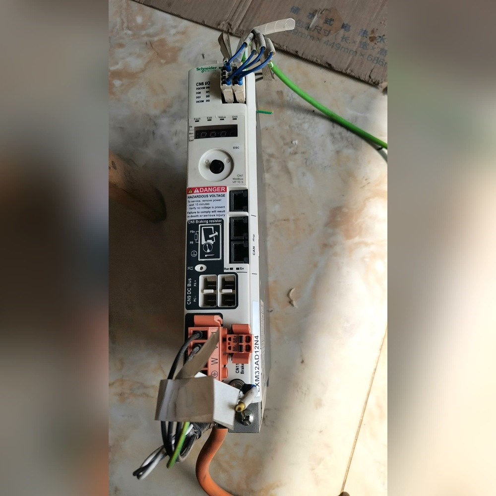 施耐德驱动器LXM32AD12N4实物拍摄有需要联系 议价
