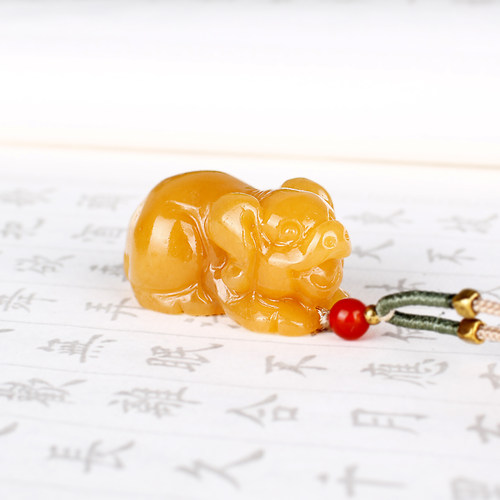 天然黄龙玉福猪吊坠带证书