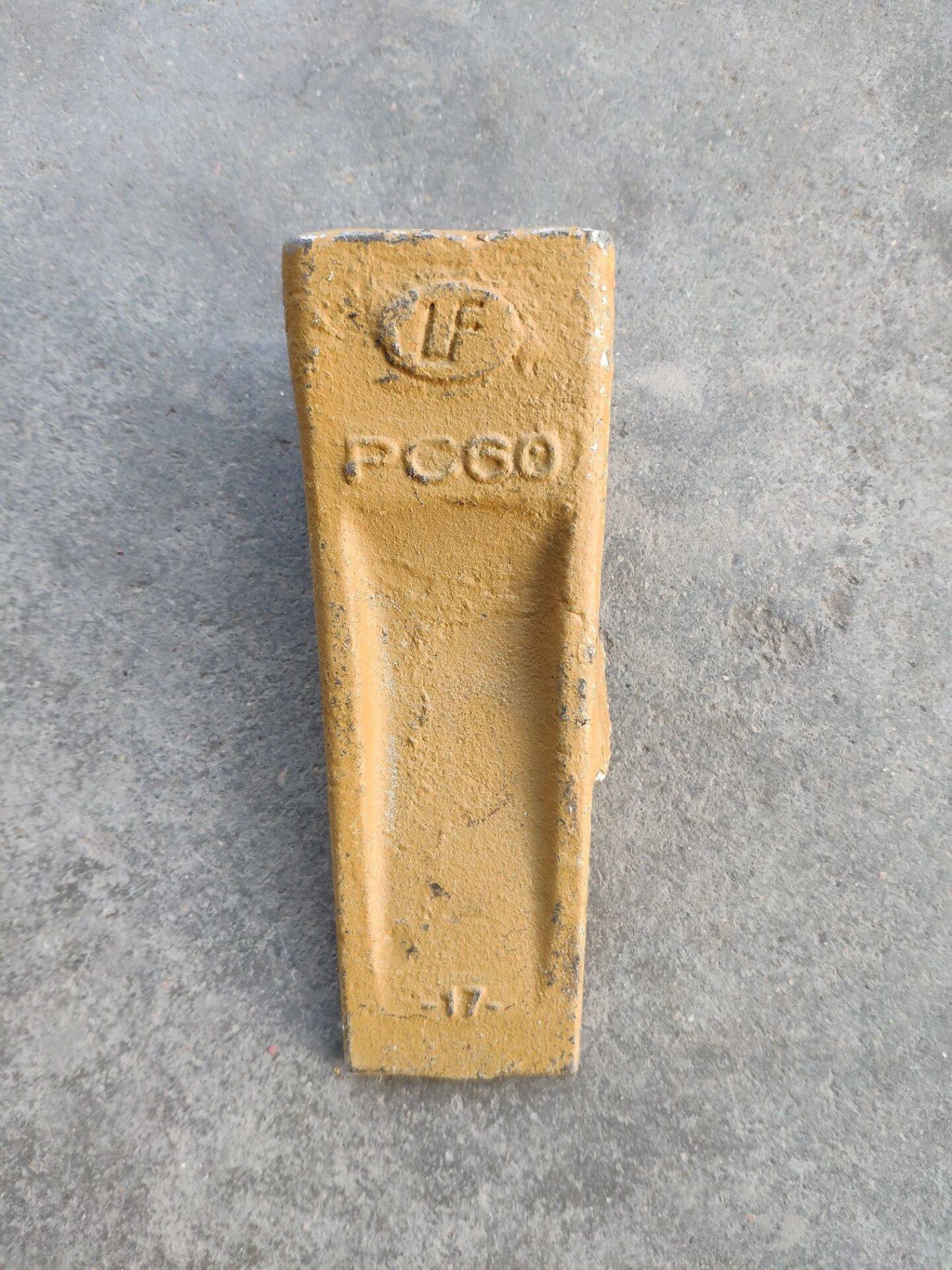 新源轮式小型挖掘机配件大全机械75挖机小松pc60斗齿斗根斗销牙齿