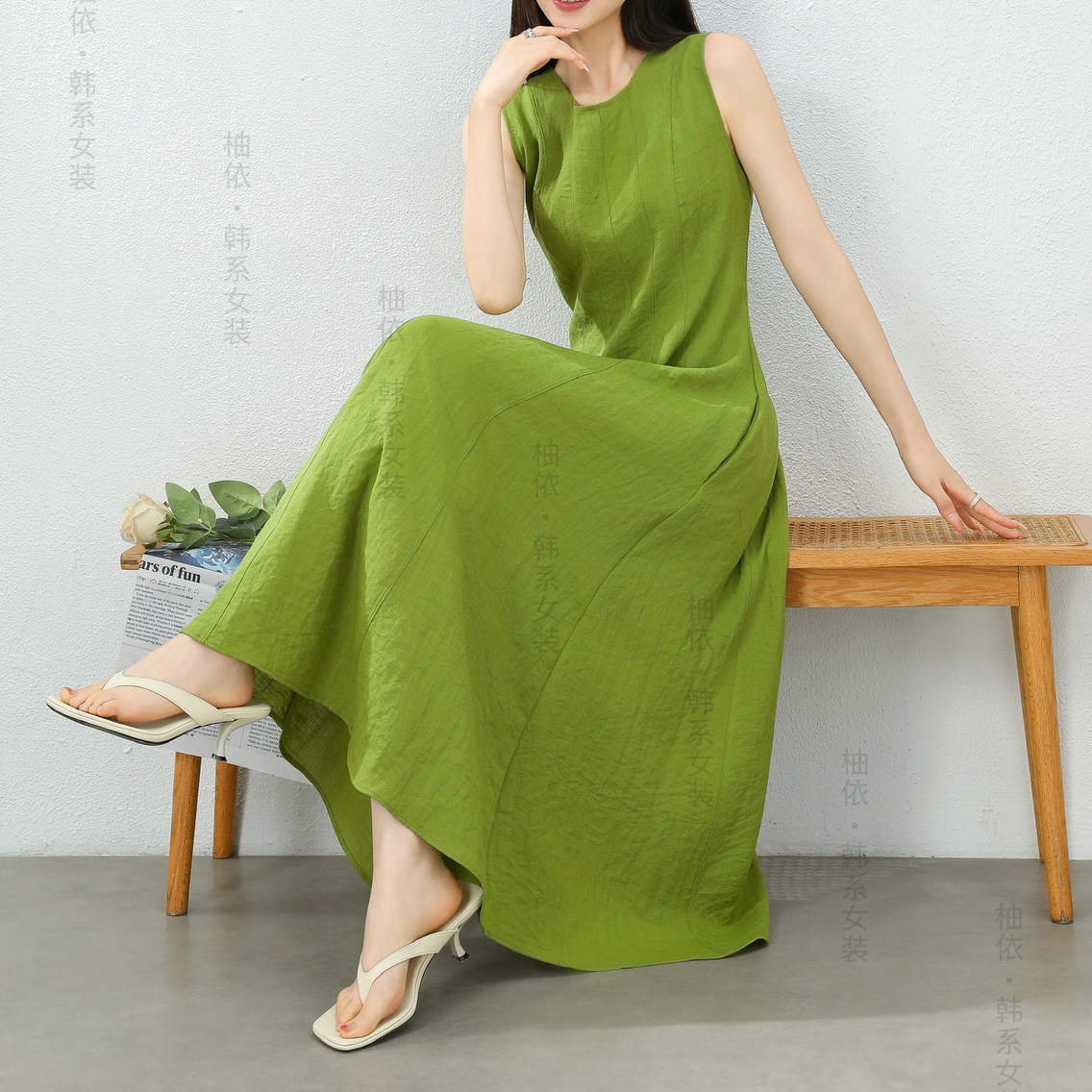 法式复古收腰绿色无袖背心连衣裙2026夏季女装新款分割线吊带长裙