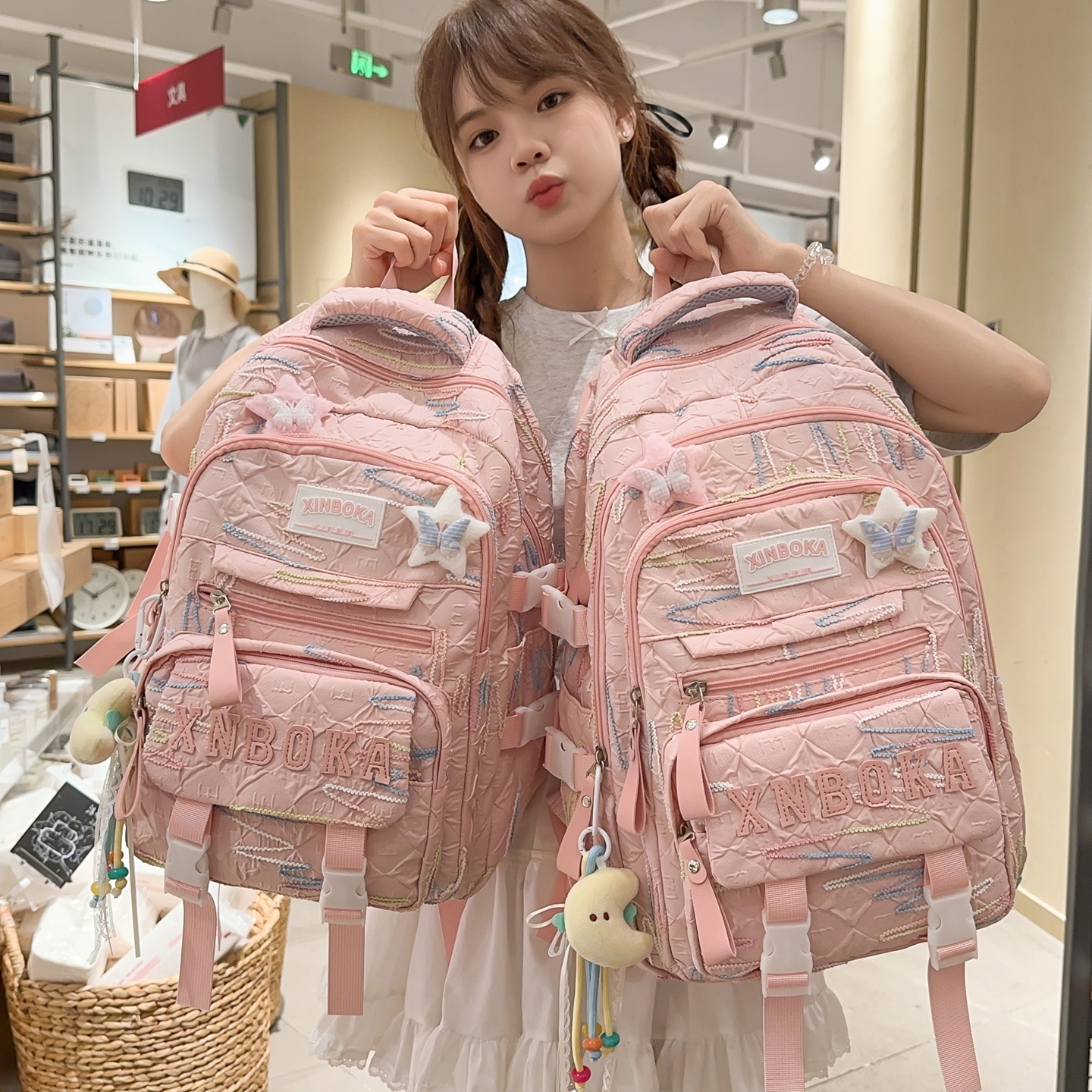 书包初中女生高颜值可爱双肩包小学生4-6年级轻便高中大学生背包