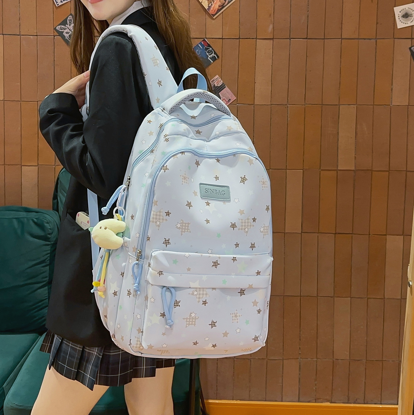 书包女生初中生韩版百搭双肩包