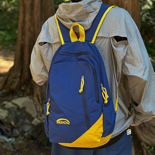 书包女生初中生韩版百搭轻便背包