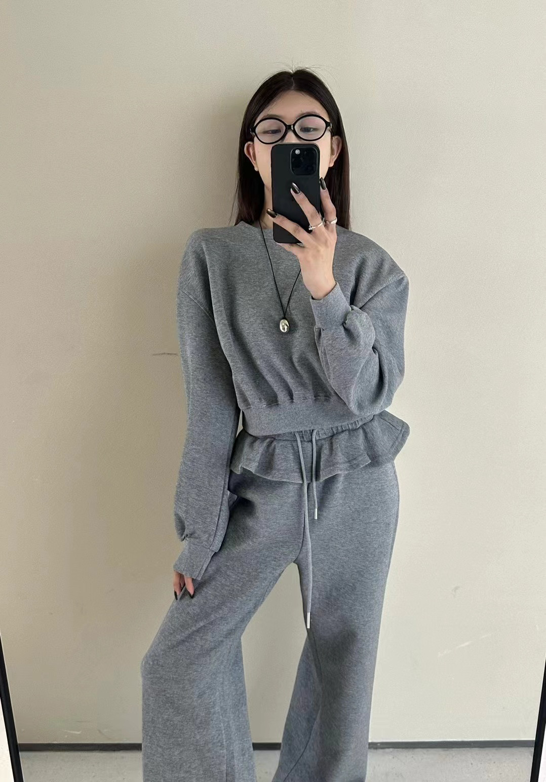 2025春季新款韩版显瘦圆领短款收腰卫衣+高腰花边卫裤两件套装女