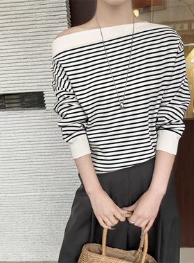 撞色条纹漏肩斜领长袖针织衫女秋季2025新款韩版百搭显瘦打底上衣