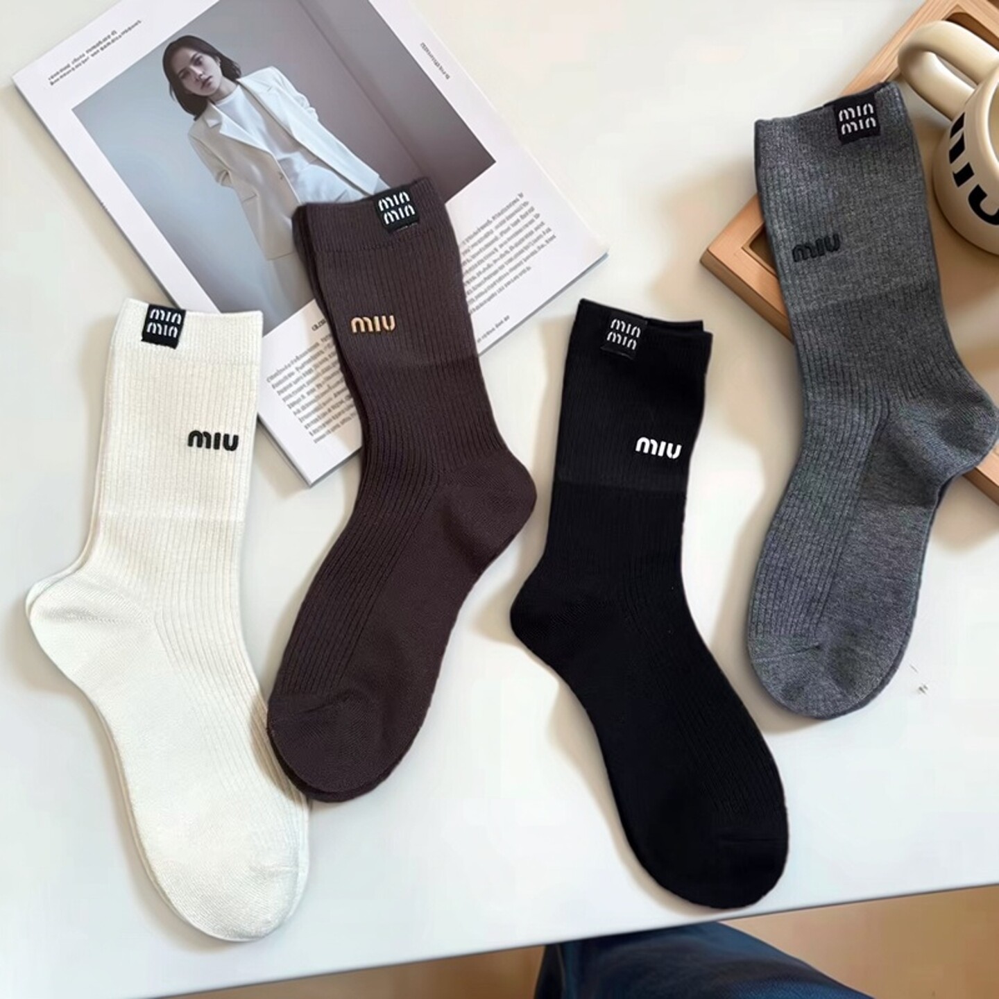 韩系简约miu字母袜子女中筒袜春秋精梳棉透气百搭春秋休闲堆堆袜