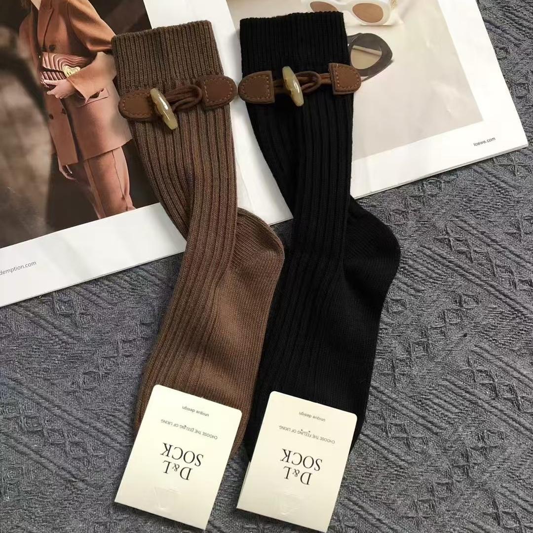 秋冬新款皮扣装饰中筒袜