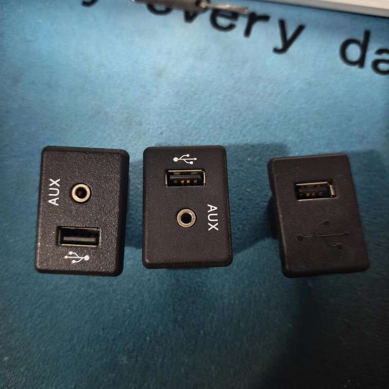 原装拆车USB+AUX接口底座,适配骐达、颐达、骊威、轩--议价商品